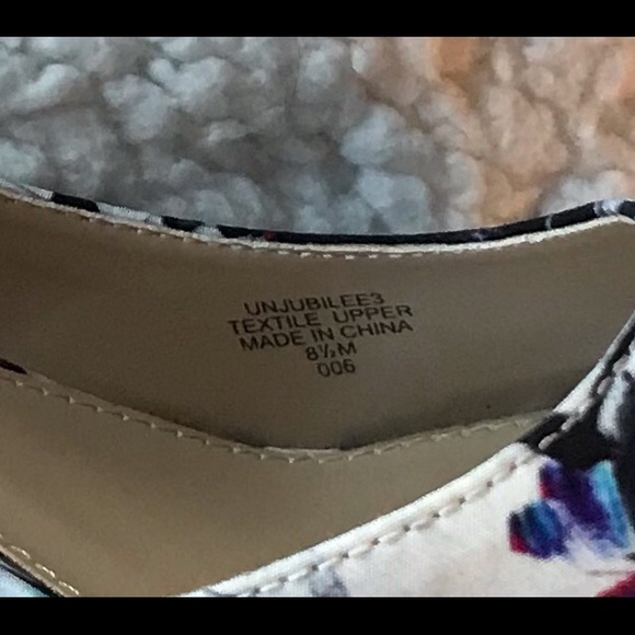 Unisa Floral Pump - Picture 7 of 7